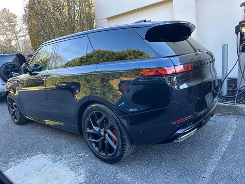 2025 Land Rover Range Rover Sport P360 SE