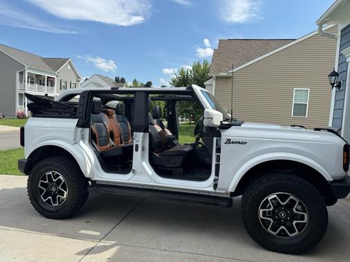 White 2022 Ford Bronco Outer Banks