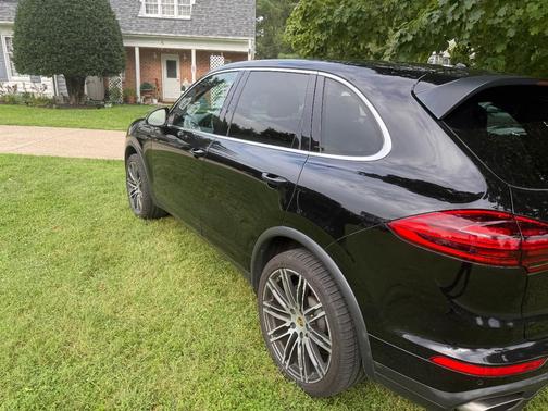 Black 2016 Porsche Cayenne Cayenne