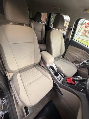 Black 2015 Ford Escape SE