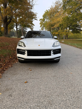 White 2024 Porsche Cayenne Cayenne