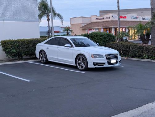White 2013 Audi S8 4.0T