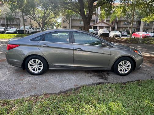 2012 Hyundai SONATA GLS