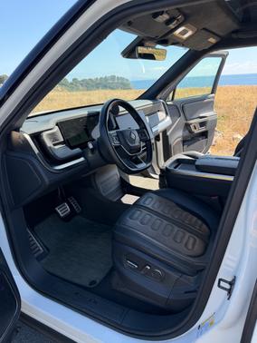 White 2023 Rivian R1T Adventure Performance Dual-Motor Large Package