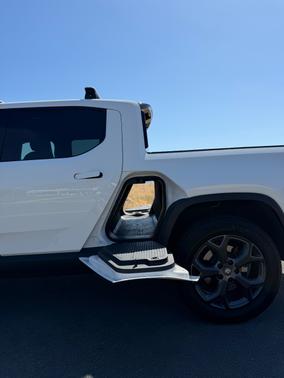 White 2023 Rivian R1T Adventure Performance Dual-Motor Large Package