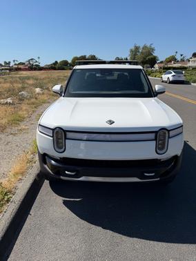 White 2023 Rivian R1T Adventure Performance Dual-Motor Large Package