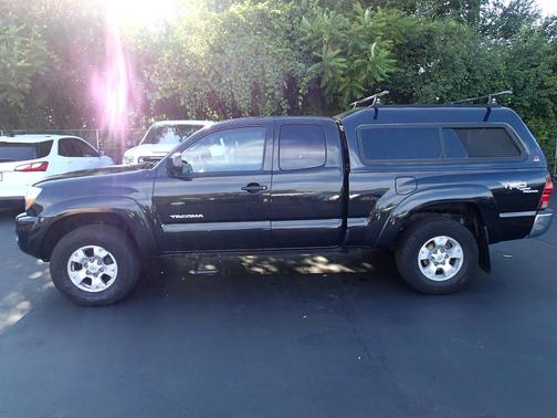 Black 2006 Toyota Tacoma Access Cab