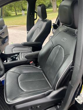 Black 2024 Chrysler Pacifica Hybrid Premium S Appearance Pkg
