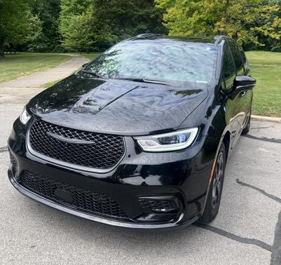 Black 2024 Chrysler Pacifica Hybrid Premium S Appearance Pkg