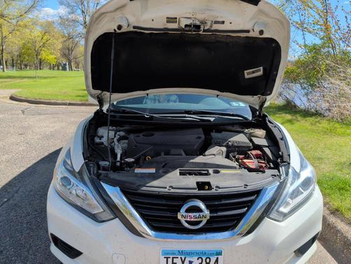 White 2018 Nissan Altima 2.5 S