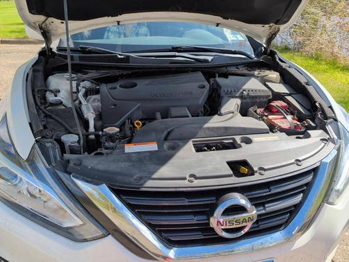 White 2018 Nissan Altima 2.5 S