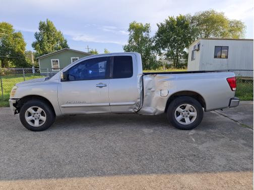 Silver 2005 Nissan Titan SE King Cab
