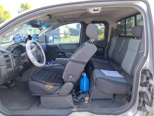Silver 2005 Nissan Titan SE King Cab