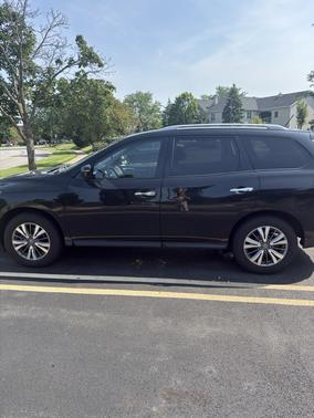 Black 2018 Nissan Pathfinder SV