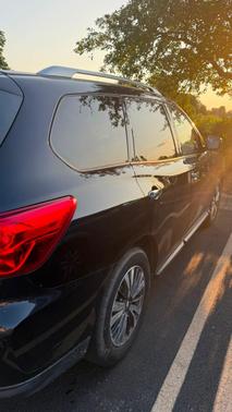 Black 2018 Nissan Pathfinder SV