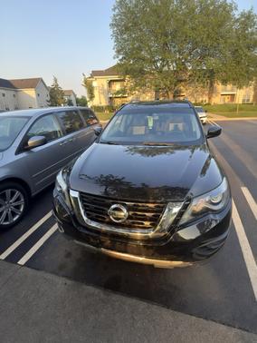 Black 2018 Nissan Pathfinder SV