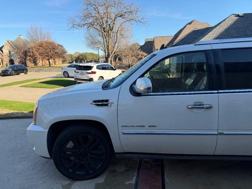 2011 Cadillac Escalade ESV Platinum Edition