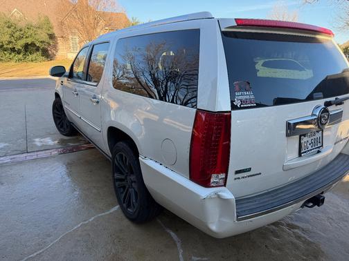 2011 Cadillac Escalade ESV Platinum Edition