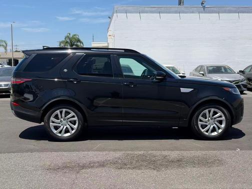 Black 2018 Land Rover Discovery HSE