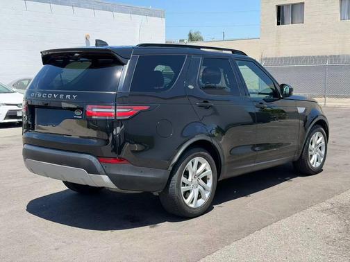 Black 2018 Land Rover Discovery HSE