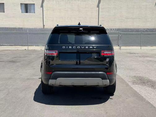 Black 2018 Land Rover Discovery HSE