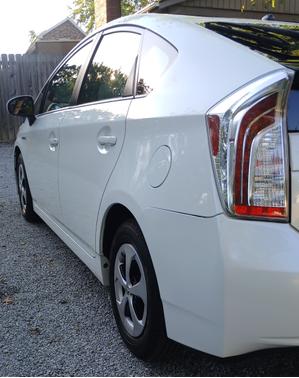 White 2014 Toyota Prius Five