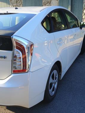 White 2014 Toyota Prius Five