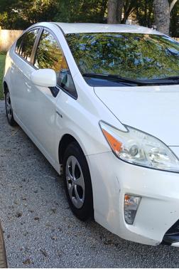White 2014 Toyota Prius Five