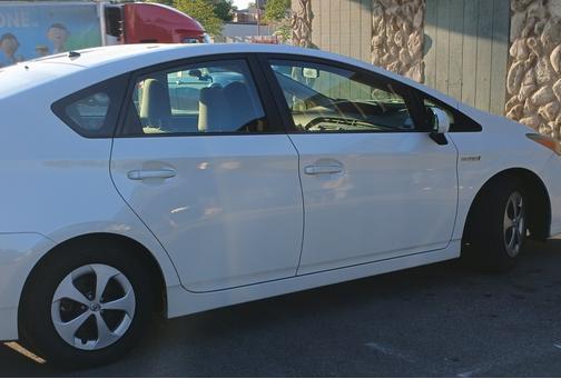 White 2014 Toyota Prius Five