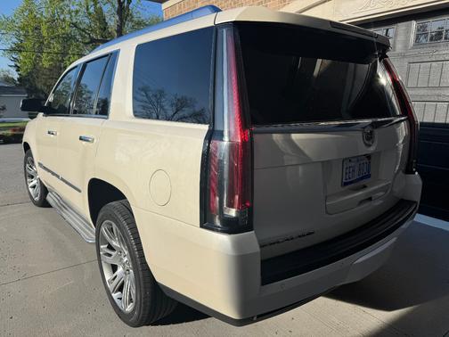 White 2015 Cadillac Escalade Luxury