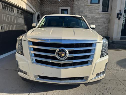 White 2015 Cadillac Escalade Luxury