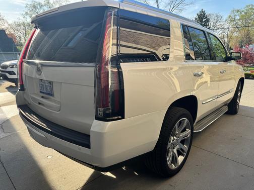 White 2015 Cadillac Escalade Luxury