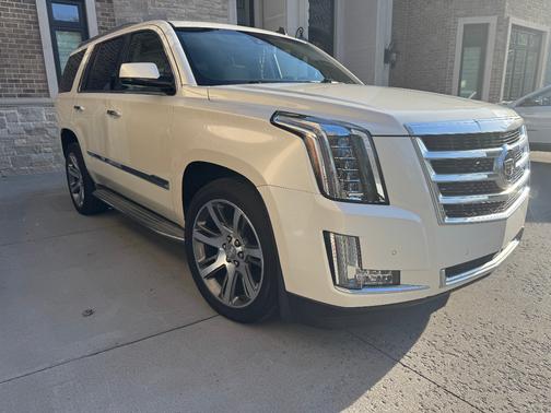 White 2015 Cadillac Escalade Luxury