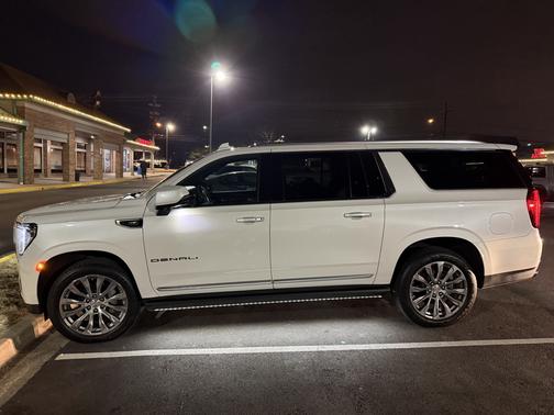 White 2022 GMC Yukon XL Denali
