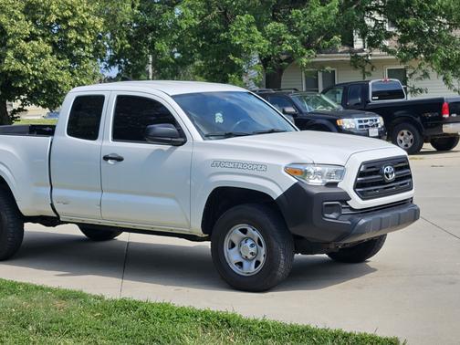 2017 Toyota Tacoma SR