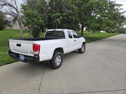2017 Toyota Tacoma SR