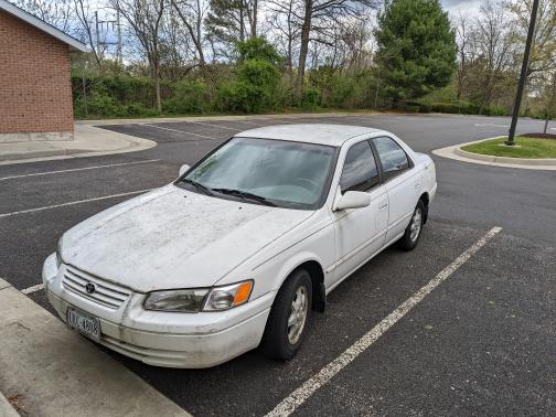 Photo 1 of 7 of 1999 Toyota Camry LE