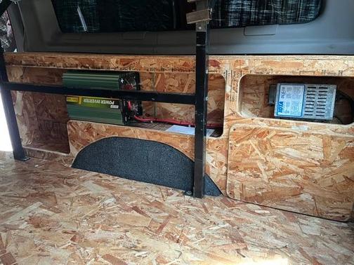 Red 1999 Ford E150 Base