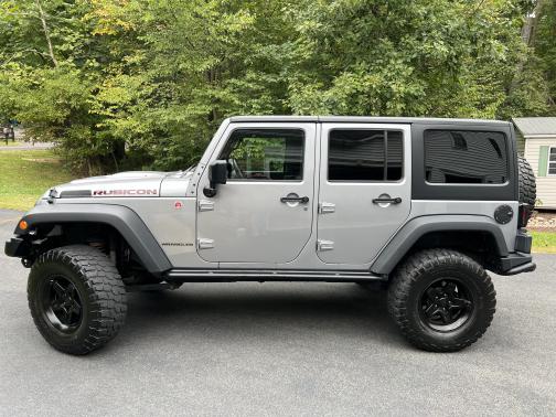 Photo 2 of 17 of 2014 Jeep Wrangler Unlimited Rubicon