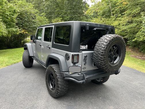 Photo 3 of 17 of 2014 Jeep Wrangler Unlimited Rubicon