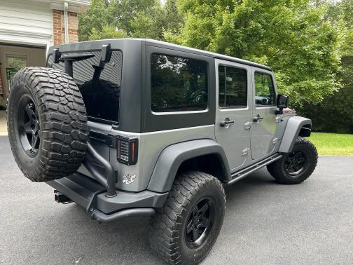Photo 4 of 17 of 2014 Jeep Wrangler Unlimited Rubicon