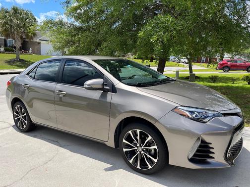 Gray 2018 Toyota Corolla SE