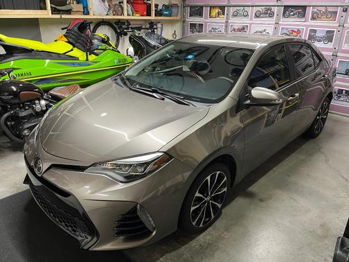 Gray 2018 Toyota Corolla SE
