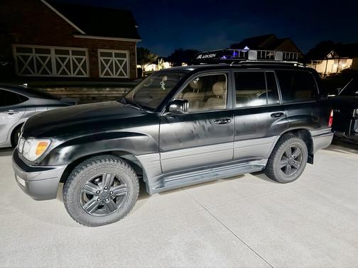 Black 2001 Lexus LX 470 Base