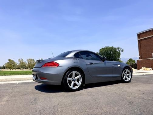 Gray 2009 BMW Z4 sDrive30i