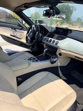 Gray 2009 BMW Z4 sDrive30i