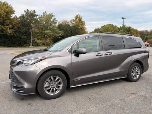 Gray 2021 Toyota Sienna LE 8 Passenger
