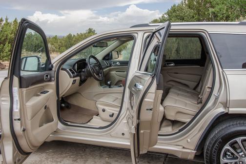 Photo 3 of 4 of 2014 Jeep Grand Cherokee Overland
