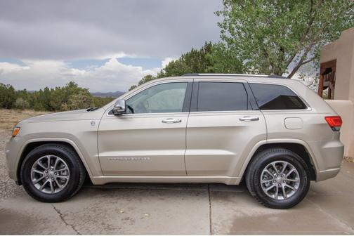 Photo 1 of 4 of 2014 Jeep Grand Cherokee Overland