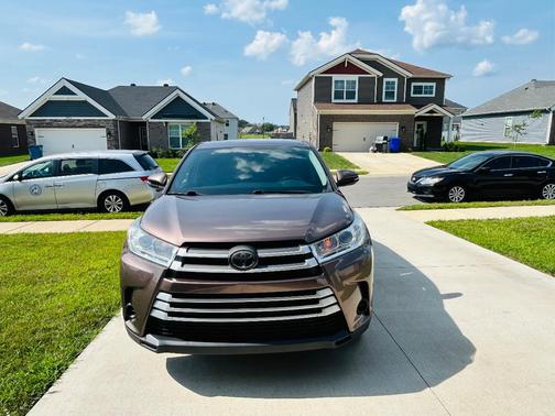 Brown 2017 Toyota Highlander LE